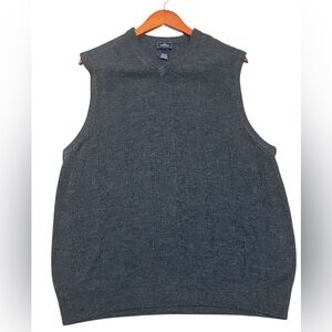 Dockers Charcoal extra soft cable knit sweater vest
Size: 2XL